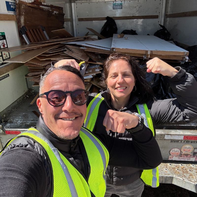 Équipe de ramassage de bois à Montréal pour recyclage écologique et local