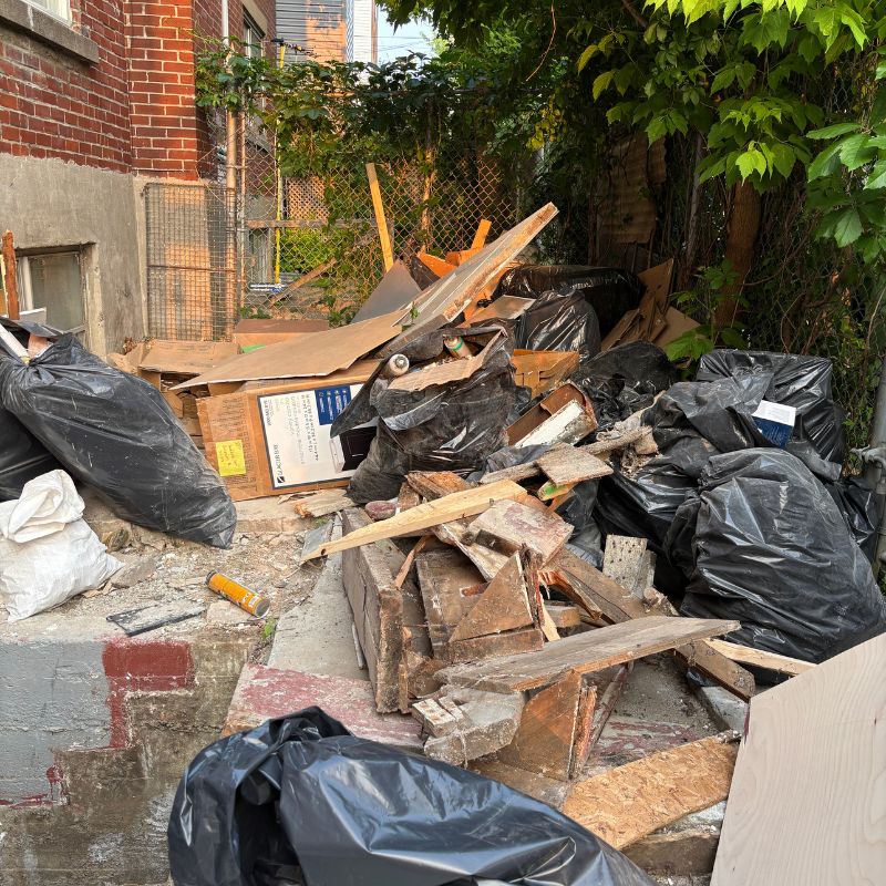 Ramassage écologique de débris de rénovation et bois cassé à Montréal